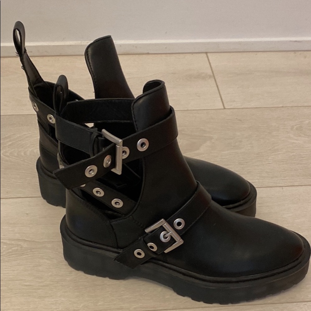 Zara boots never worn